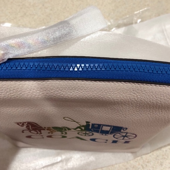 COPY - Coach Rainbow Crossbody Bag - Picture 4 of 8